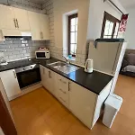 Lovely Newly Refurbished 1 Bedroom Flat Minutes From Sandy Beach,private Terrace 公寓 *