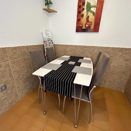 Lovely Newly Refurbished 1 Bedroom Flat Minutes From Sandy Beach,private Terrace 公寓