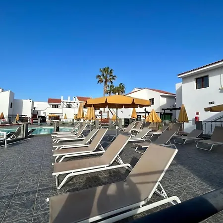 Lovely Newly Refurbished 1 Bedroom Flat Minutes From Sandy Beach,private Terrace 公寓