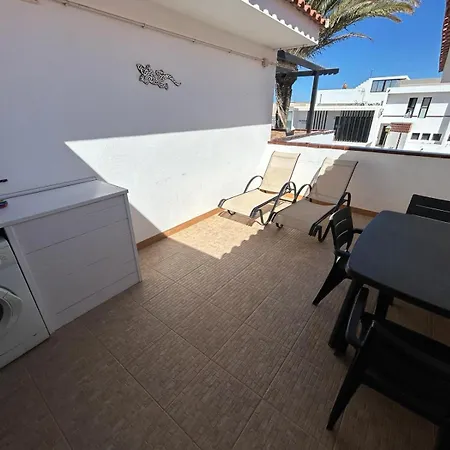 Lovely Newly Refurbished 1 Bedroom Flat Minutes From Sandy Beach,private Terrace 公寓 *